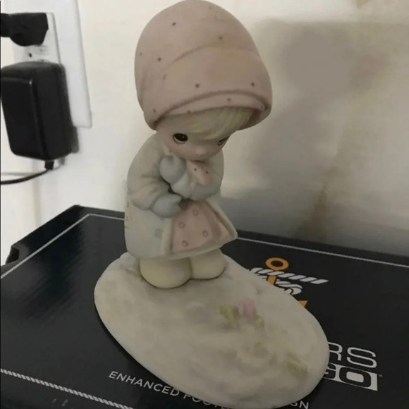 Precious Moments Figurine - Picture 1 of 3